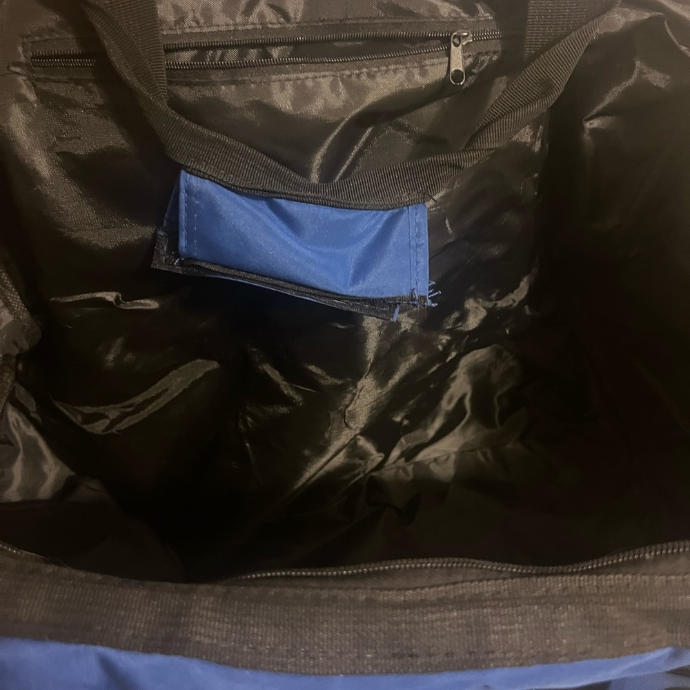 BMW DUFFLE BAG - Picture 4 of 8